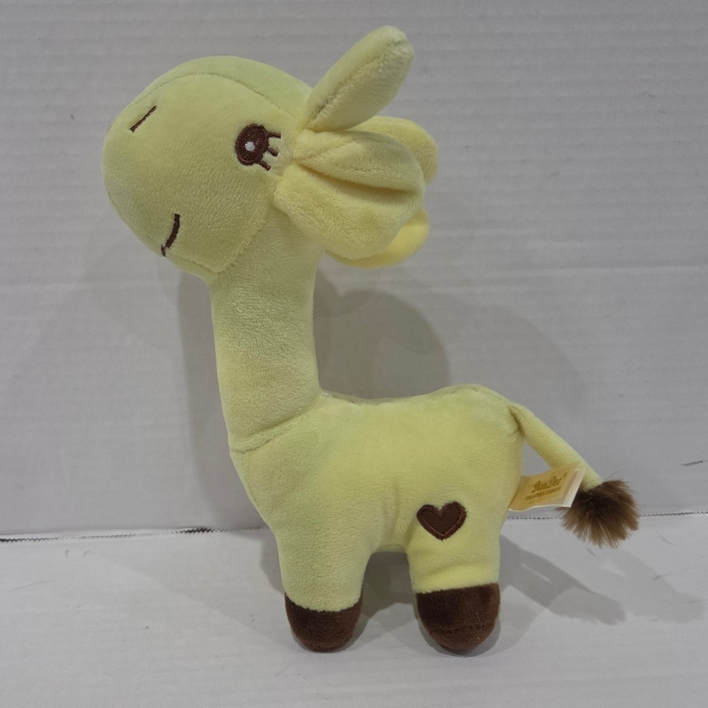 Dan Dee Collectors Choice Yellow Giraffe Plush Stuffed Animal Heart Detail